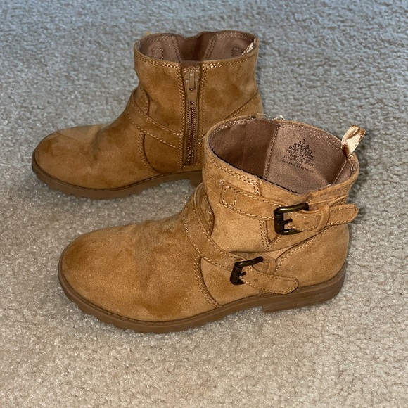 EUC-Cute Little Girls Size 11 Boots From Old Navy 💜Bundle your likes and save💜 - Picture 2 of 5